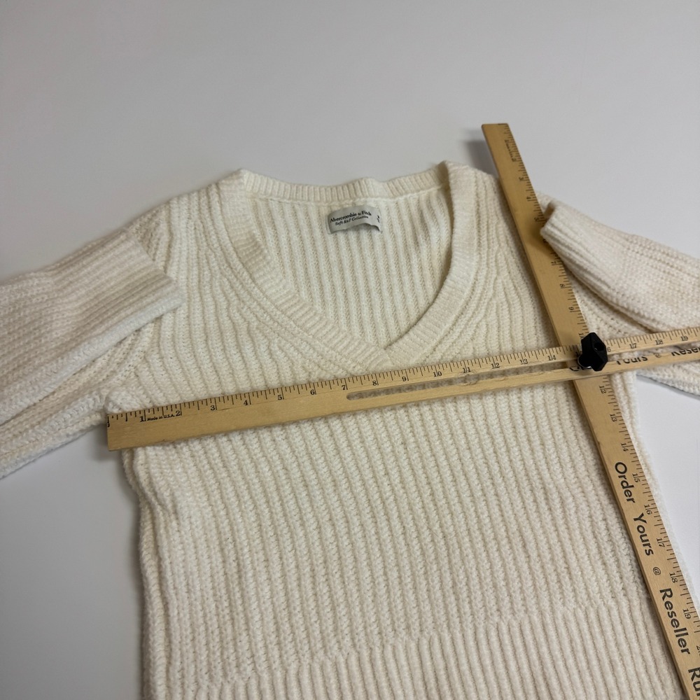 Abercrombie Sweater Womens Medium White Ribbed V-Neck Soft Knit Cozy Minimalist - Picture 7 of 9